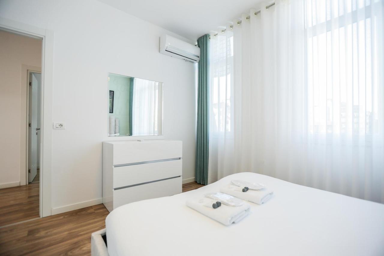 Miku Apartment-Sophisticated 2Bd Apartment At Taiwan Tirana Esterno foto