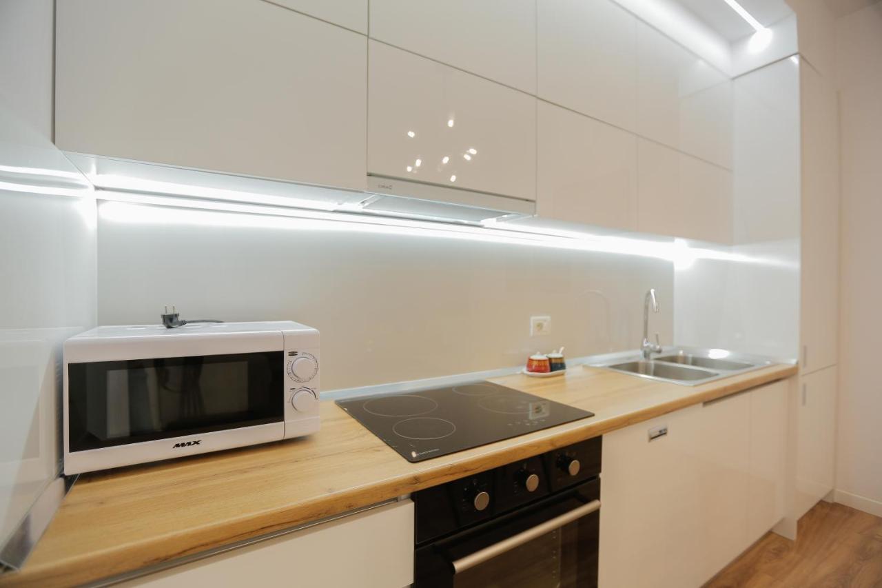 Miku Apartment-Sophisticated 2Bd Apartment At Taiwan Tirana Esterno foto